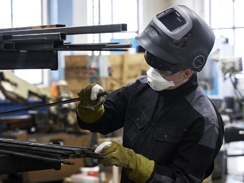 Adattatore per elmetto di sicurezza